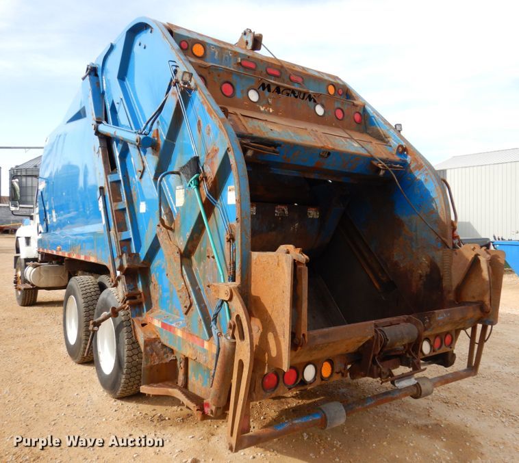 image for item IM9948 2013 International 7500  refuse truck
