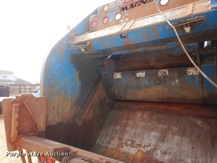 image for item IM9948 2013 International 7500  refuse truck