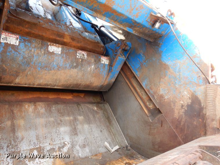 image for item IM9948 2013 International 7500  refuse truck