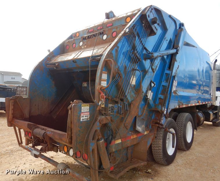 image for item IM9948 2013 International 7500  refuse truck