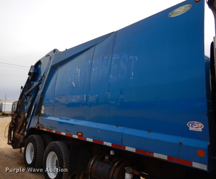 image for item IM9948 2013 International 7500  refuse truck