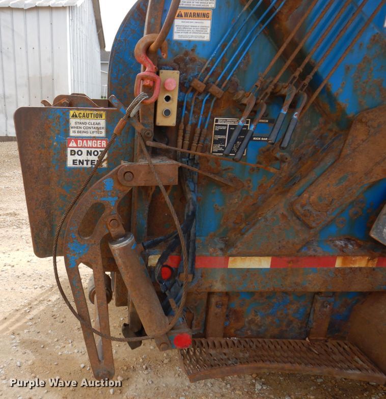 image for item IM9948 2013 International 7500  refuse truck