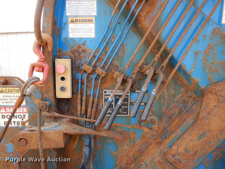 image for item IM9948 2013 International 7500  refuse truck