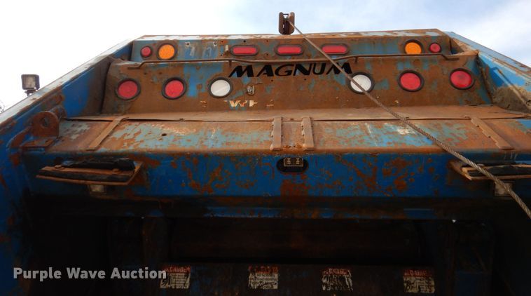 image for item IM9948 2013 International 7500  refuse truck