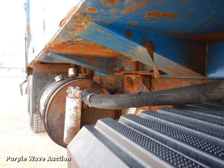 image for item IM9948 2013 International 7500  refuse truck