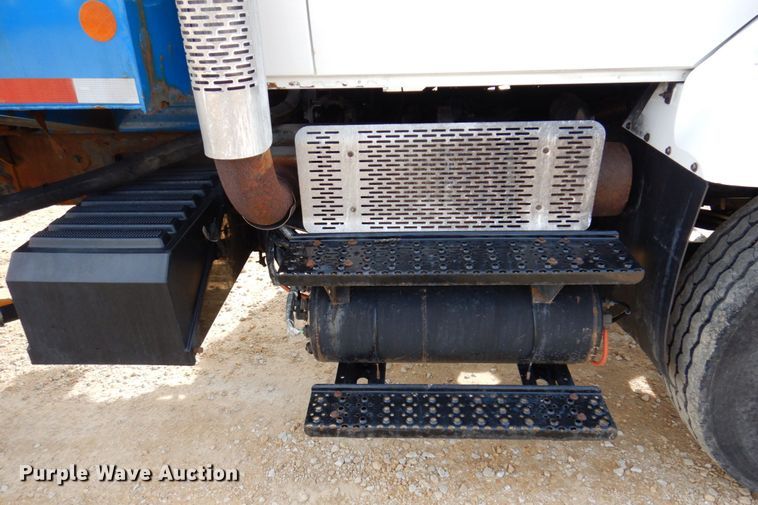 image for item IM9948 2013 International 7500  refuse truck