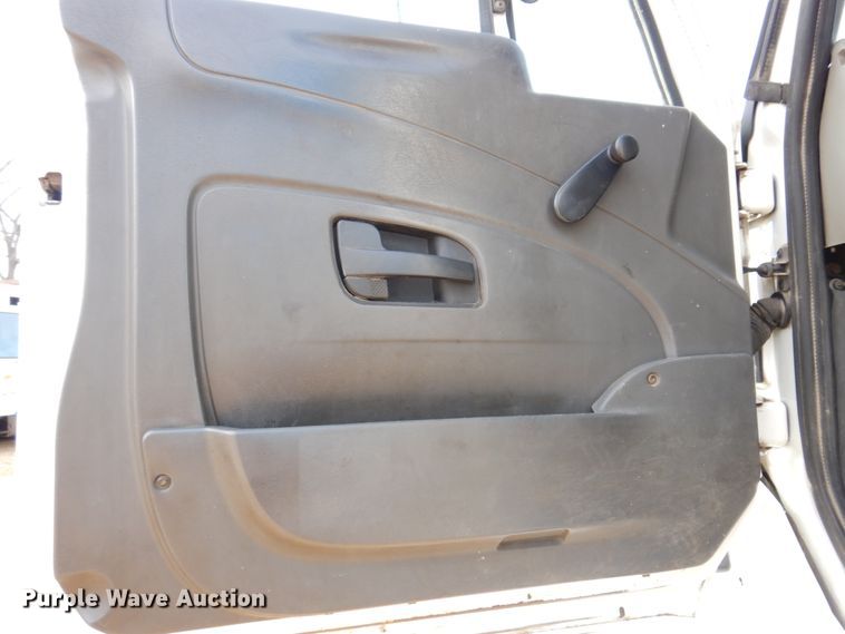 image for item IM9948 2013 International 7500  refuse truck