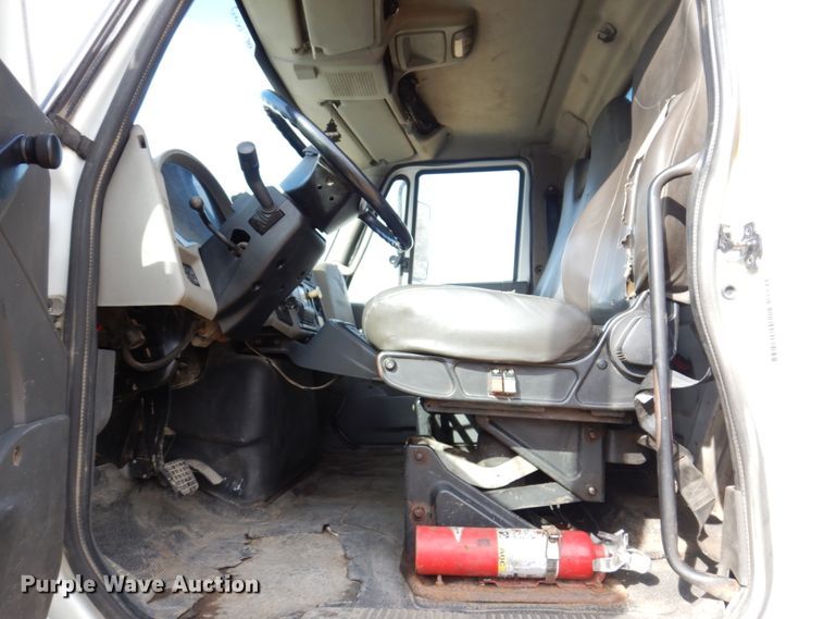 image for item IM9948 2013 International 7500  refuse truck