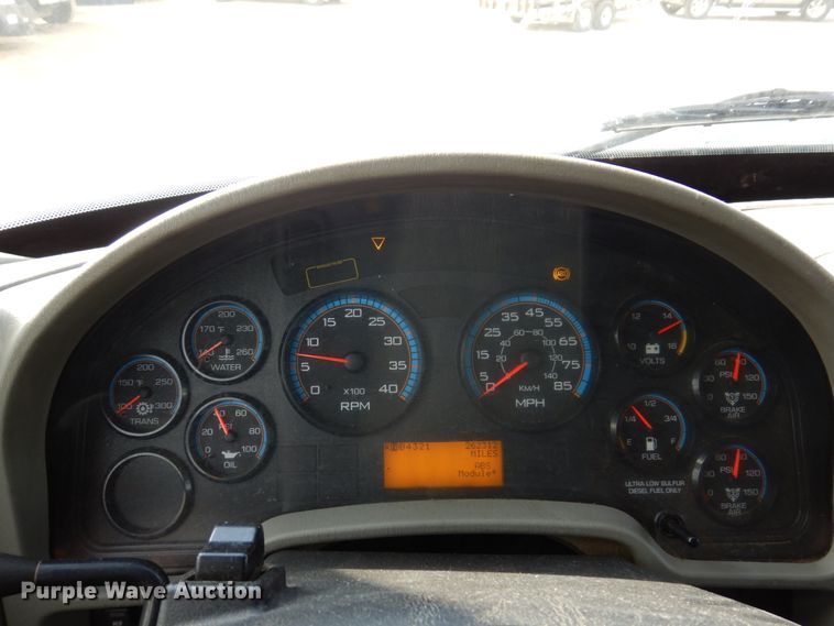 image for item IM9948 2013 International 7500  refuse truck