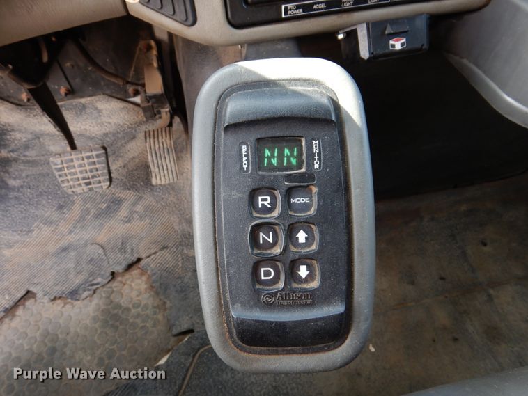 image for item IM9948 2013 International 7500  refuse truck