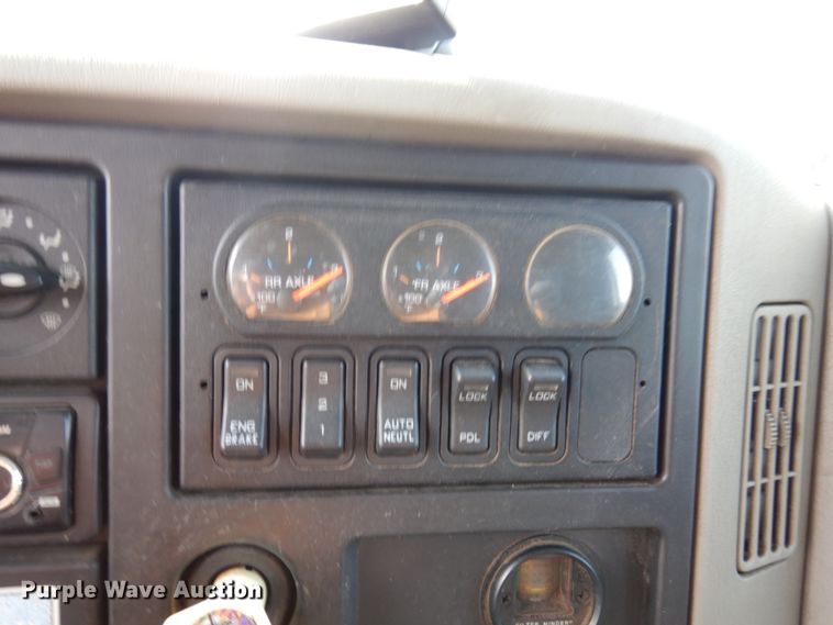 image for item IM9948 2013 International 7500  refuse truck