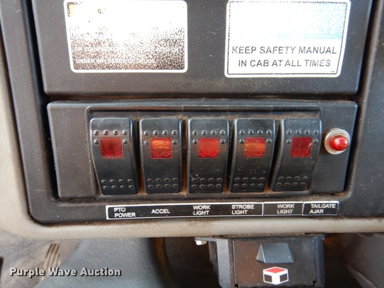 image for item IM9948 2013 International 7500  refuse truck