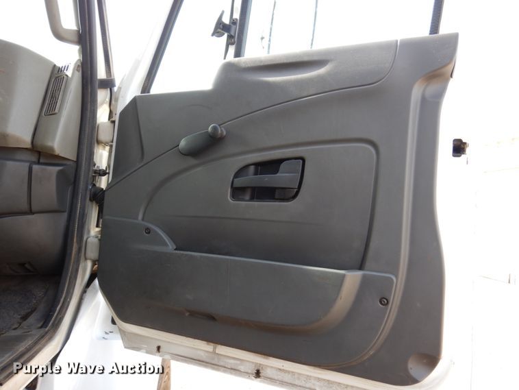 image for item IM9948 2013 International 7500  refuse truck