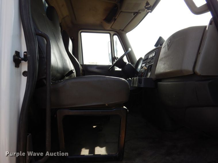 image for item IM9948 2013 International 7500  refuse truck