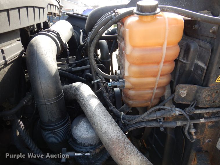 image for item IM9948 2013 International 7500  refuse truck