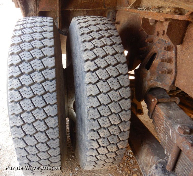 image for item IM9948 2013 International 7500  refuse truck