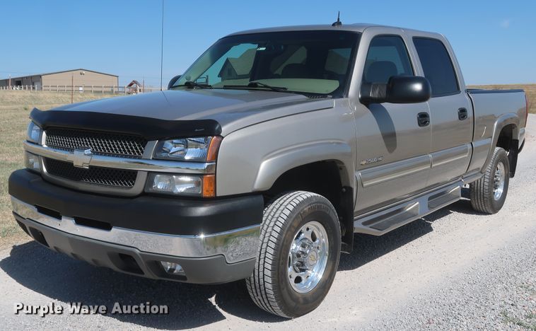 image for item IY9211 2003 Chevrolet Silverado 2500HD  Crew Cab pickup truck