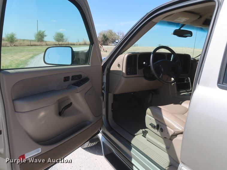 image for item IY9211 2003 Chevrolet Silverado 2500HD  Crew Cab pickup truck