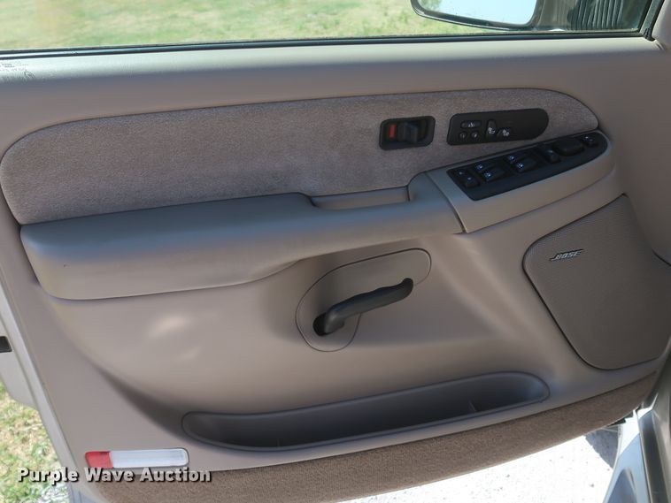 image for item IY9211 2003 Chevrolet Silverado 2500HD  Crew Cab pickup truck