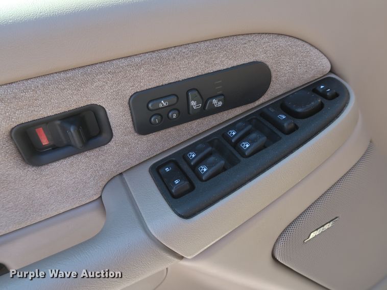 image for item IY9211 2003 Chevrolet Silverado 2500HD  Crew Cab pickup truck