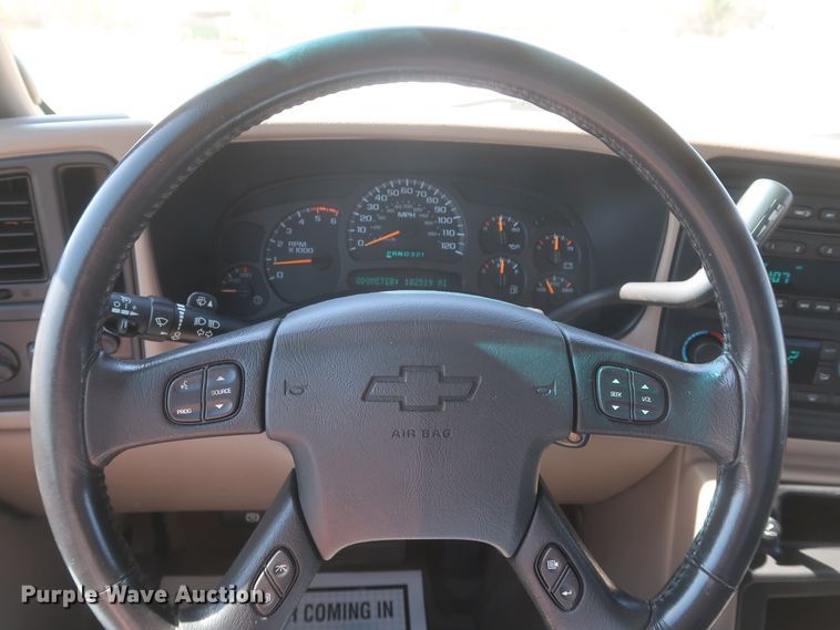 image for item IY9211 2003 Chevrolet Silverado 2500HD  Crew Cab pickup truck