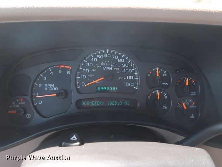 image for item IY9211 2003 Chevrolet Silverado 2500HD  Crew Cab pickup truck