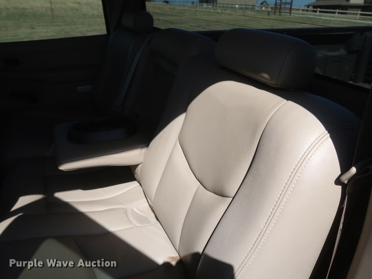 image for item IY9211 2003 Chevrolet Silverado 2500HD  Crew Cab pickup truck