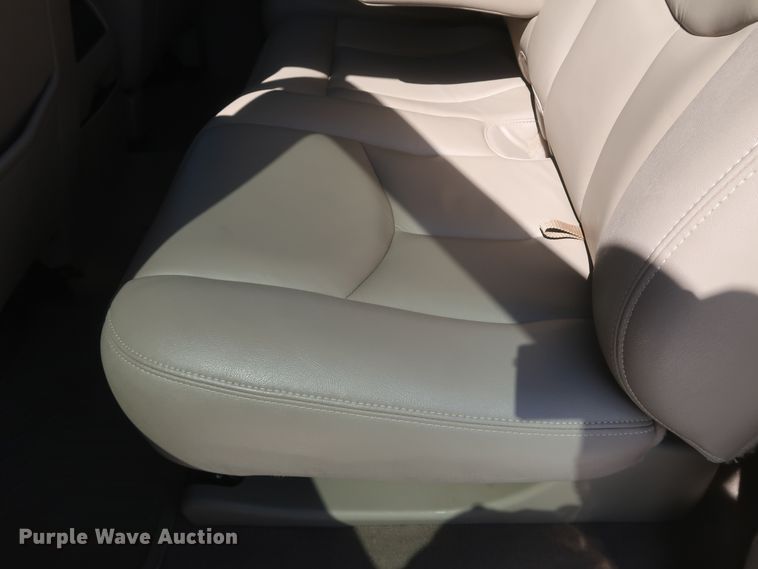 image for item IY9211 2003 Chevrolet Silverado 2500HD  Crew Cab pickup truck