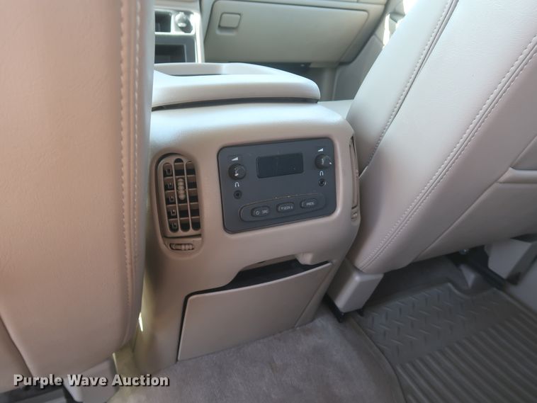 image for item IY9211 2003 Chevrolet Silverado 2500HD  Crew Cab pickup truck