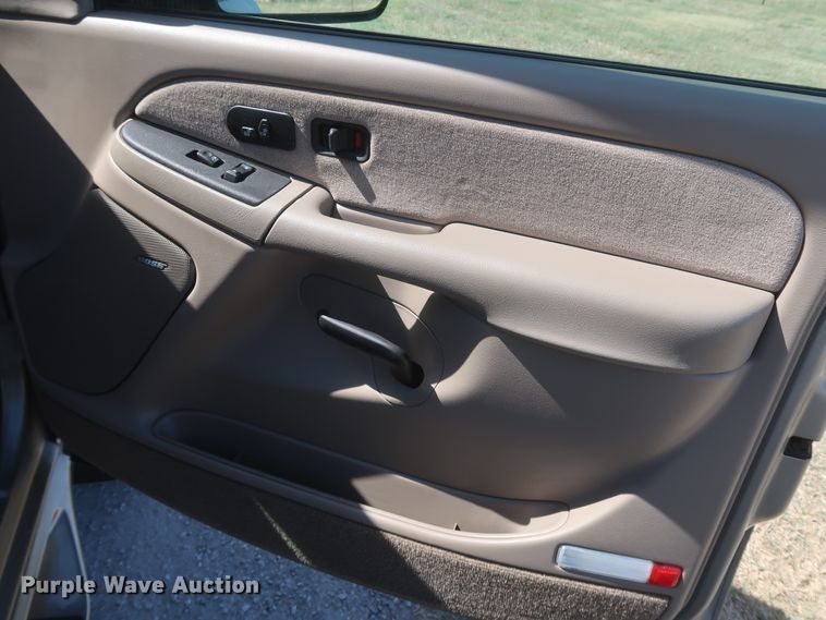 image for item IY9211 2003 Chevrolet Silverado 2500HD  Crew Cab pickup truck