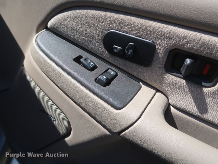 image for item IY9211 2003 Chevrolet Silverado 2500HD  Crew Cab pickup truck