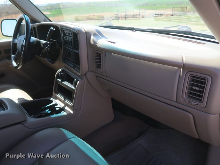 image for item IY9211 2003 Chevrolet Silverado 2500HD  Crew Cab pickup truck