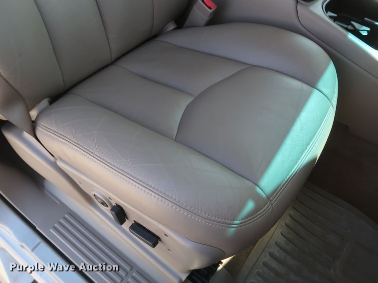 image for item IY9211 2003 Chevrolet Silverado 2500HD  Crew Cab pickup truck