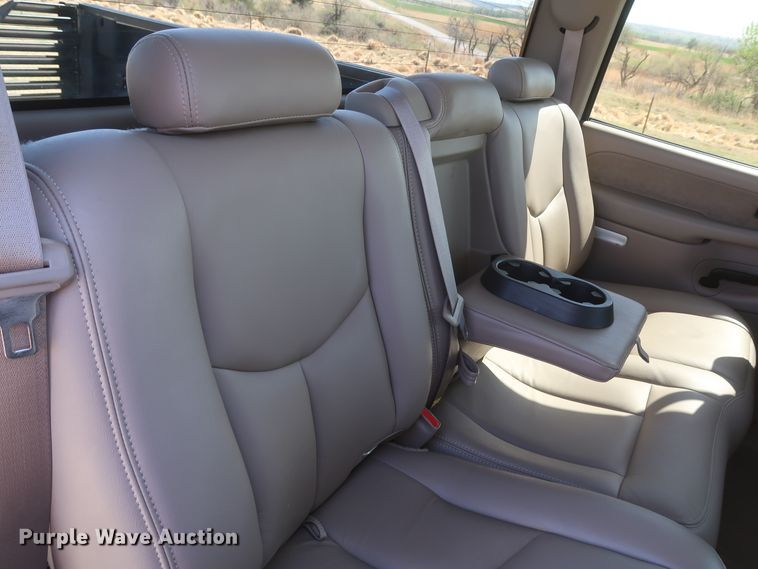 image for item IY9211 2003 Chevrolet Silverado 2500HD  Crew Cab pickup truck