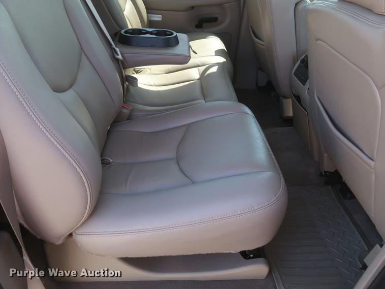 image for item IY9211 2003 Chevrolet Silverado 2500HD  Crew Cab pickup truck