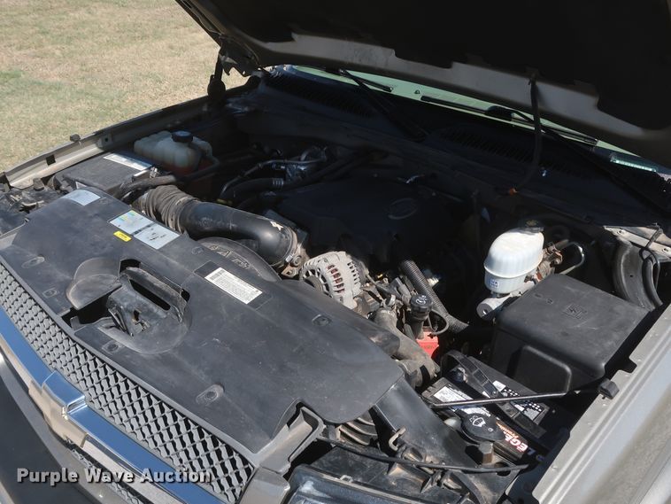 image for item IY9211 2003 Chevrolet Silverado 2500HD  Crew Cab pickup truck