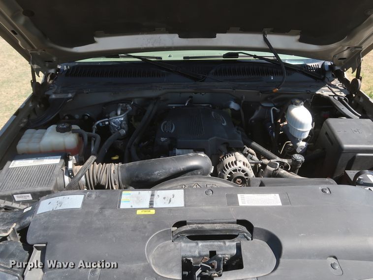 image for item IY9211 2003 Chevrolet Silverado 2500HD  Crew Cab pickup truck