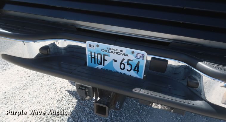 image for item IY9211 2003 Chevrolet Silverado 2500HD  Crew Cab pickup truck