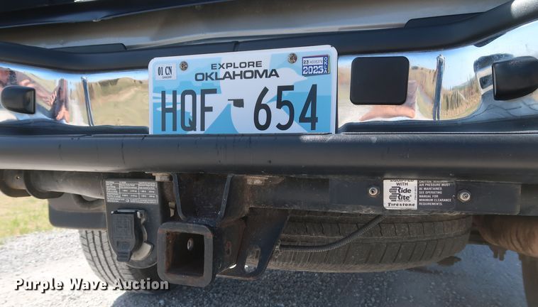 image for item IY9211 2003 Chevrolet Silverado 2500HD  Crew Cab pickup truck