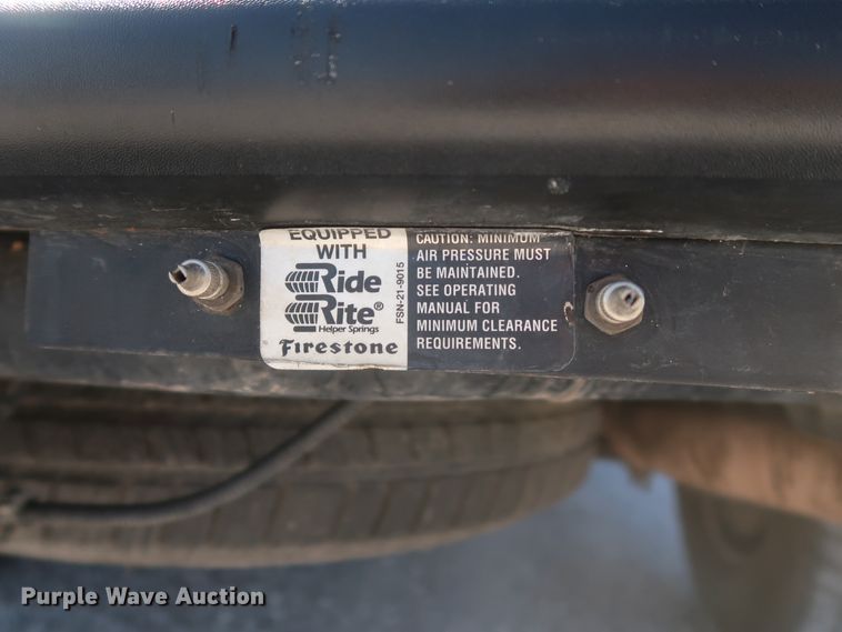 image for item IY9211 2003 Chevrolet Silverado 2500HD  Crew Cab pickup truck