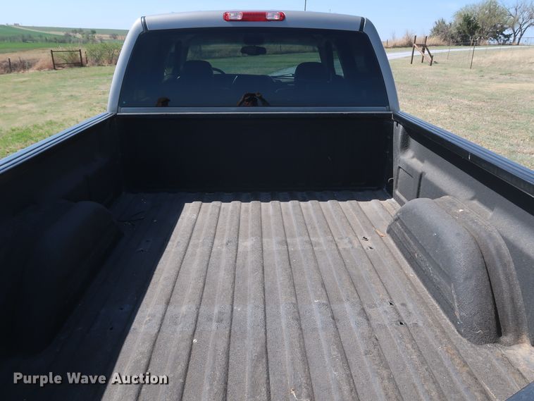 image for item IY9211 2003 Chevrolet Silverado 2500HD  Crew Cab pickup truck