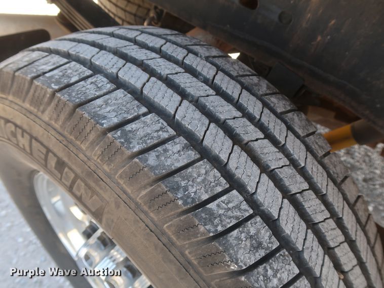 image for item IY9211 2003 Chevrolet Silverado 2500HD  Crew Cab pickup truck