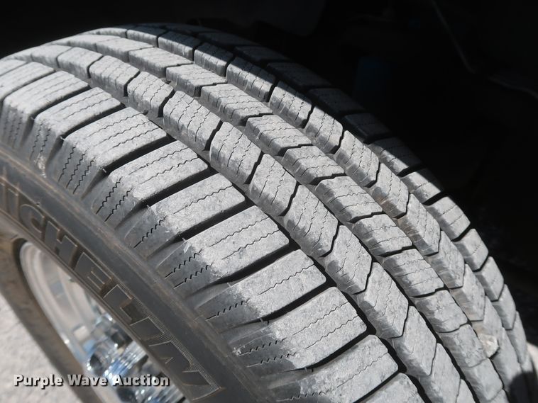 image for item IY9211 2003 Chevrolet Silverado 2500HD  Crew Cab pickup truck