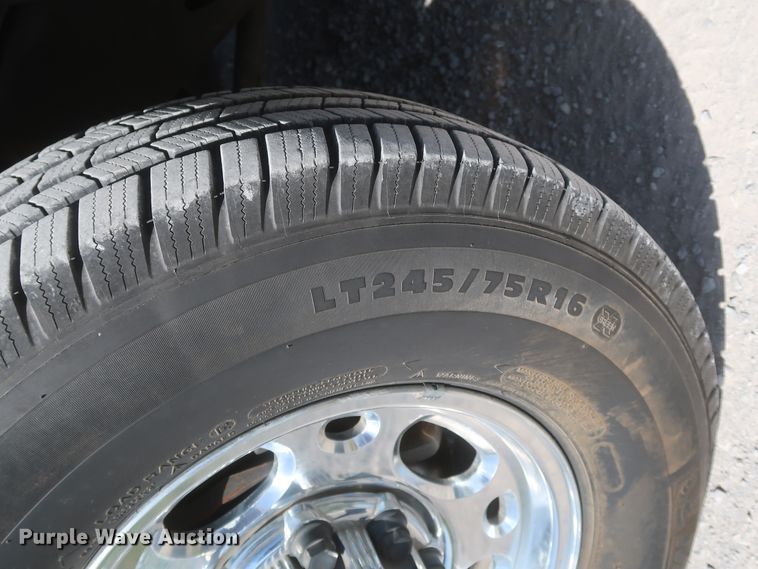 image for item IY9211 2003 Chevrolet Silverado 2500HD  Crew Cab pickup truck