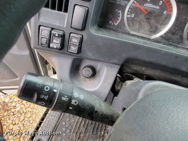 image for item JE9996 2013 Isuzu NPR HD  box truck