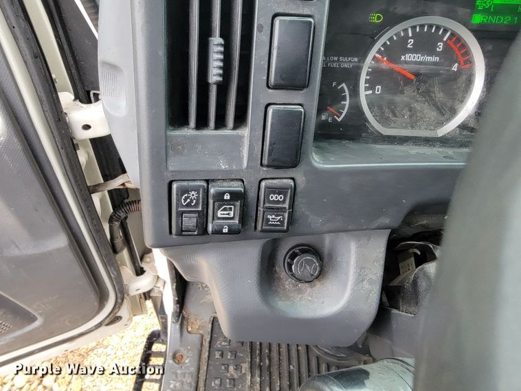 image for item JE9996 2013 Isuzu NPR HD  box truck