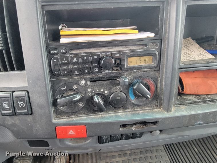 image for item JE9996 2013 Isuzu NPR HD  box truck