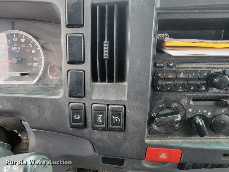 image for item JE9996 2013 Isuzu NPR HD  box truck