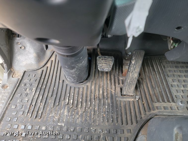 image for item JE9996 2013 Isuzu NPR HD  box truck