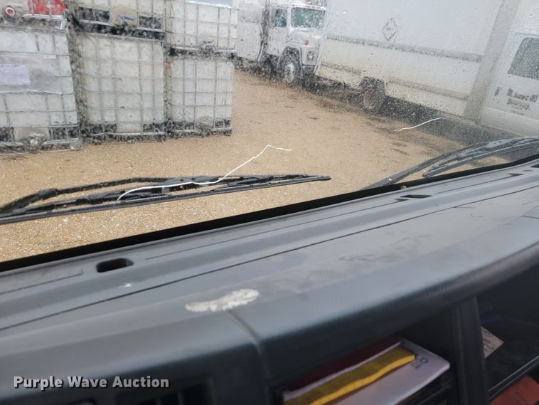 image for item JE9996 2013 Isuzu NPR HD  box truck